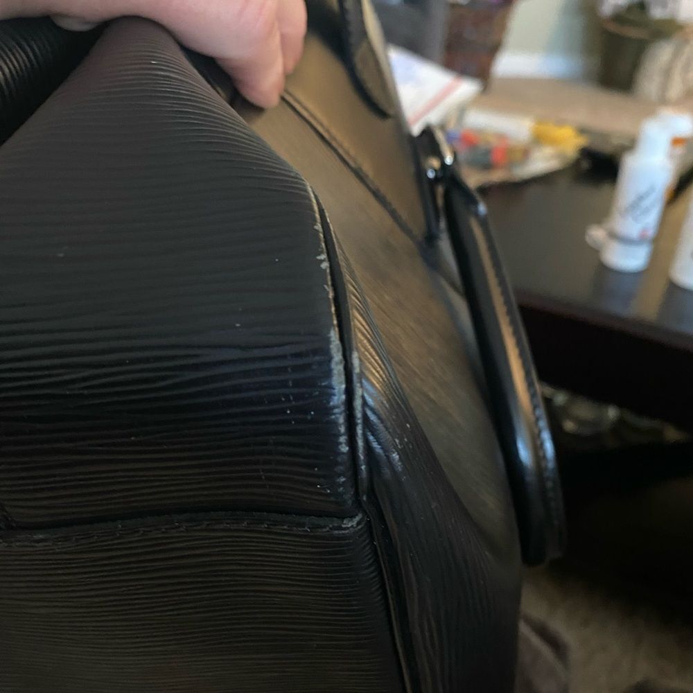 Auth Louis Vuitton blk epi‎ passy GM w/ silver hardware wallet keycase available - Picture 15 of 16
